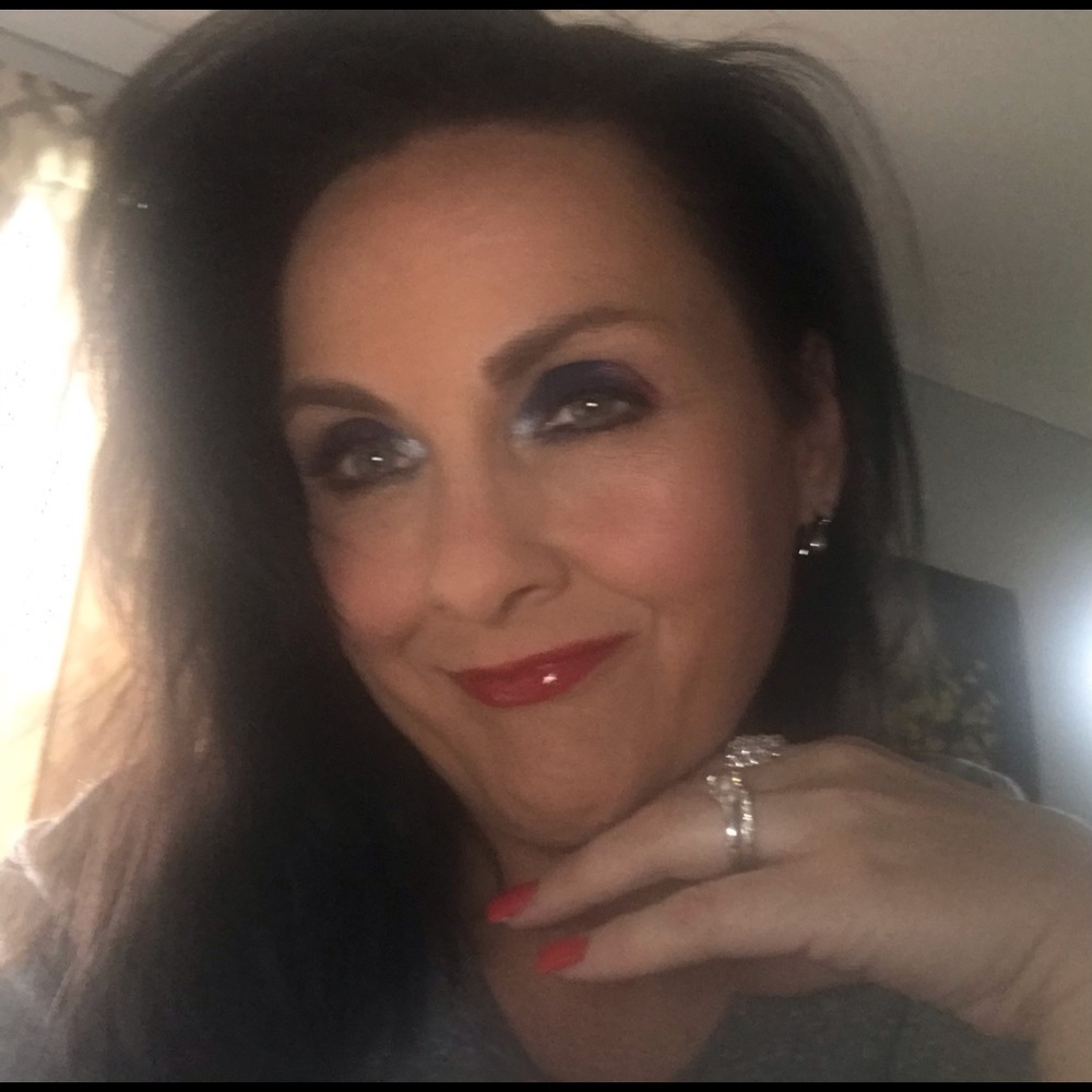 Meet your Posher, Angela